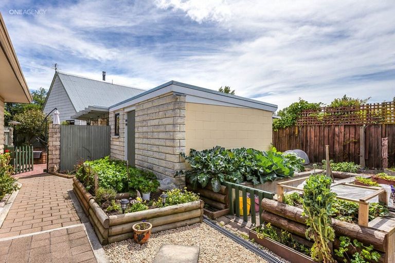 Photo of property in 5 Luxton Place, Rangiora, 7400