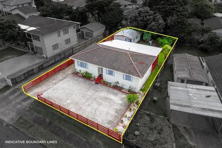 Photo of property in 22 Becker Drive, Weymouth, Auckland, 2103