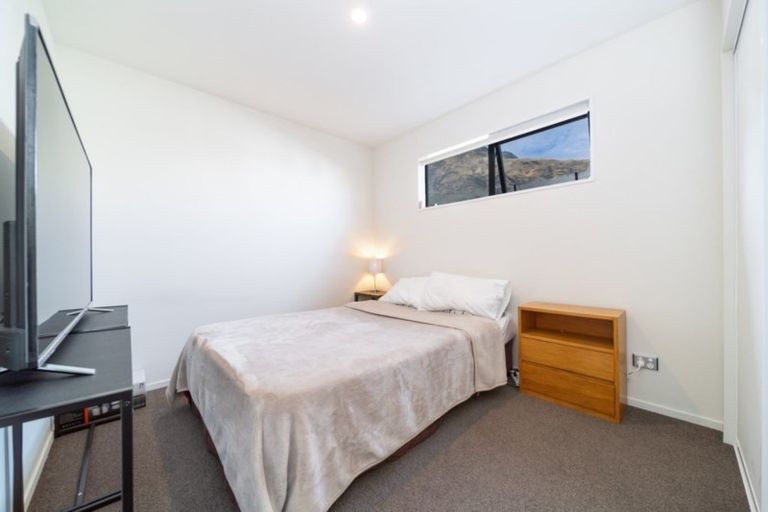 Photo of property in 32 Silver Street, Lower Shotover, Queenstown, 9304