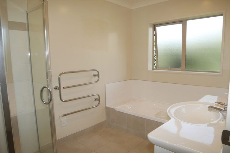 Photo of property in 19 Waterstone Avenue, Paraparaumu, 5032