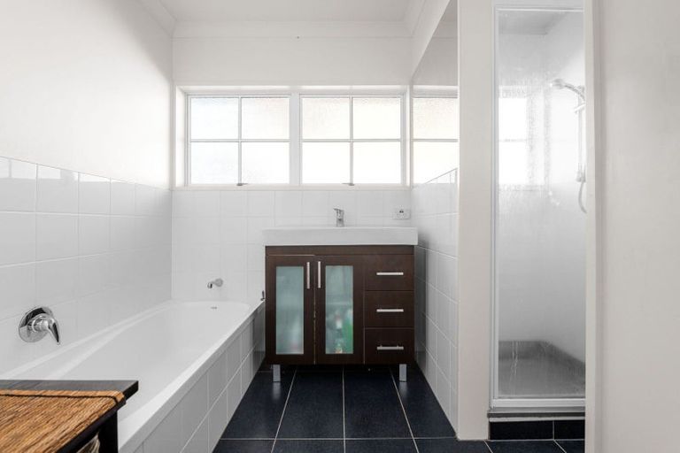 Photo of property in 42 Gilbass Avenue, Hamilton Lake, Hamilton, 3204