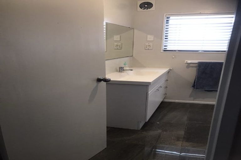 Photo of property in 2/2 Monde Place, Clover Park, Auckland, 2019