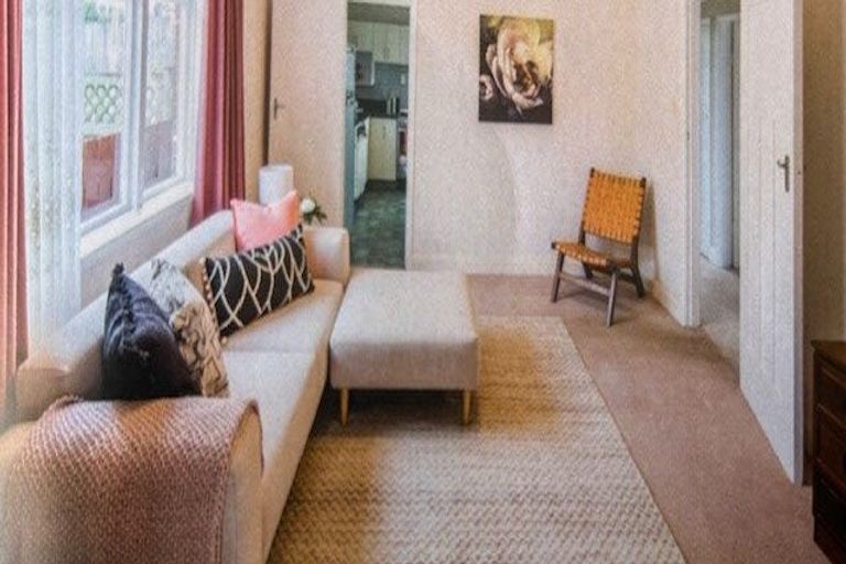 Photo of property in 27 Palm Avenue, Lyall Bay, Wellington, 6022