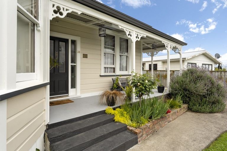 Photo of property in 39 Mako Mako Road, Levin, 5510