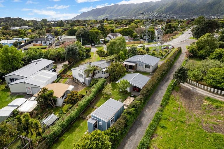 Photo of property in 324 Te Moana Road, Waikanae, 5036