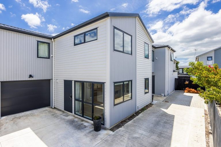 Photo of property in 27c Megan Avenue, Pakuranga Heights, Auckland, 2010