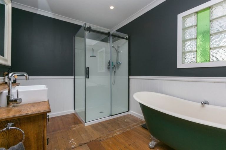 Photo of property in 421 Devon Street West, Lynmouth, New Plymouth, 4310