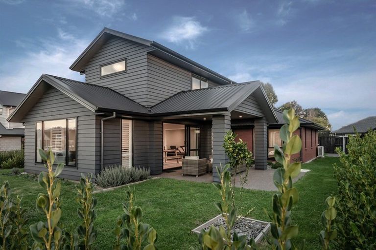 Photo of property in 33 Rose Leigh Drive, Cambridge, 3434