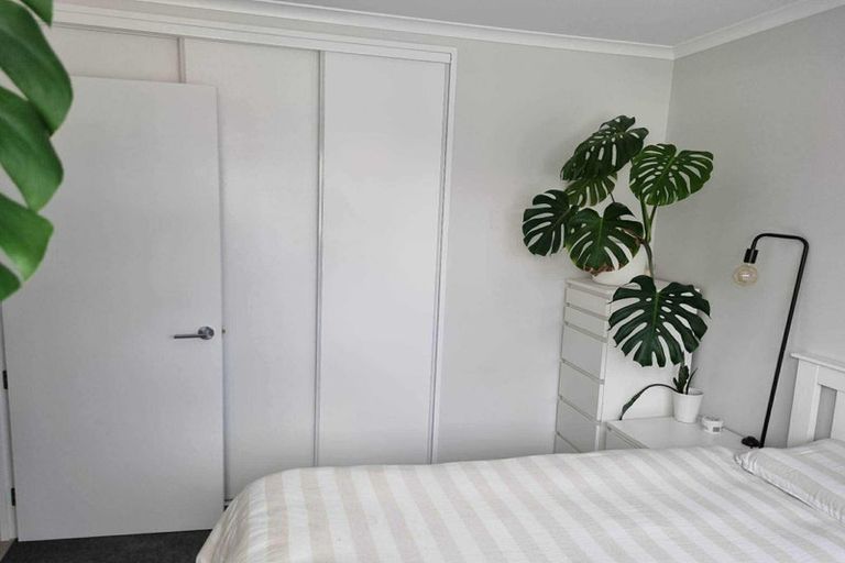 Photo of property in 3/71 Hobsonville Road, Hobsonville, Auckland, 0616