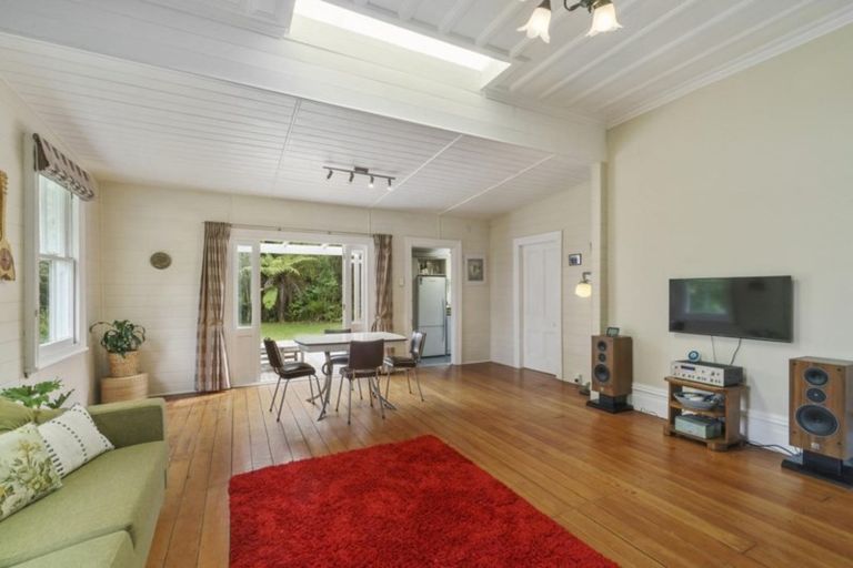 Photo of property in 8 Western Road, Laingholm, Auckland, 0604