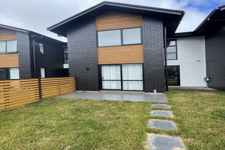 Photo of property in 74 Papatupu Way, Kumeu, 0810