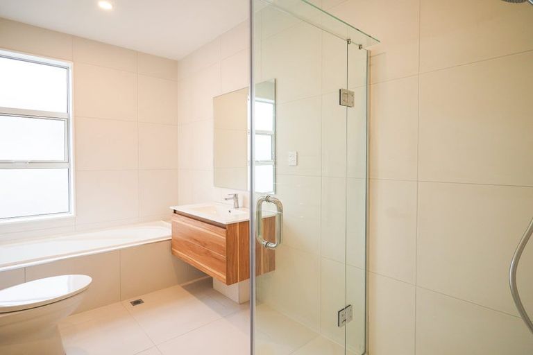 Photo of property in 10a Tirimoana Road, Te Atatu South, Auckland, 0602