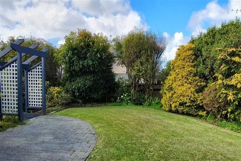 Photo of property in 12 Cherub Place, West Harbour, Auckland, 0618