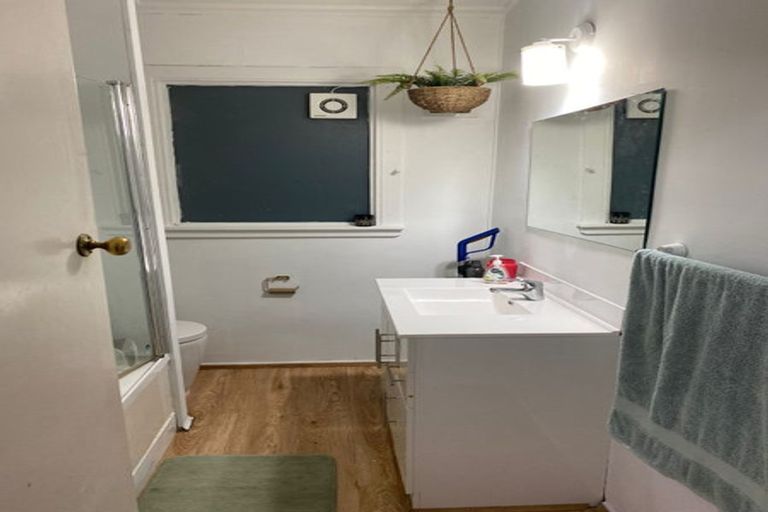 Photo of property in 1/79 Sylvan Avenue, Northcote, Auckland, 0627