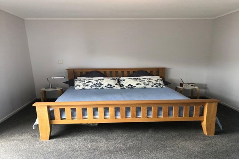 Photo of property in 8 Himalaya Drive, Half Moon Bay, Auckland, 2012