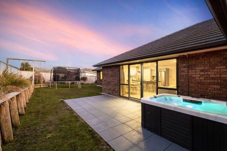 Photo of property in 5 Paparoa Crescent, Aotea, Porirua, 5024