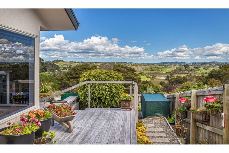 Photo of property in 32 Blue Heron Rise, Stanmore Bay, Whangaparaoa, 0932