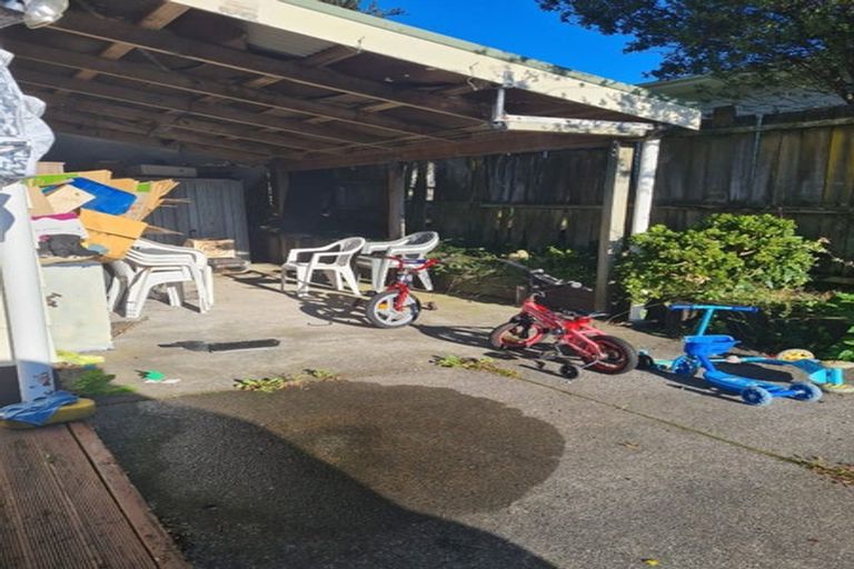 Photo of property in 2/52 Harrington Road, Henderson, Auckland, 0610