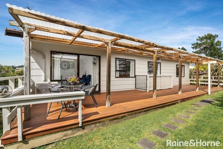 Photo of property in 2/35 Topliss Drive, Northcross, Auckland, 0632