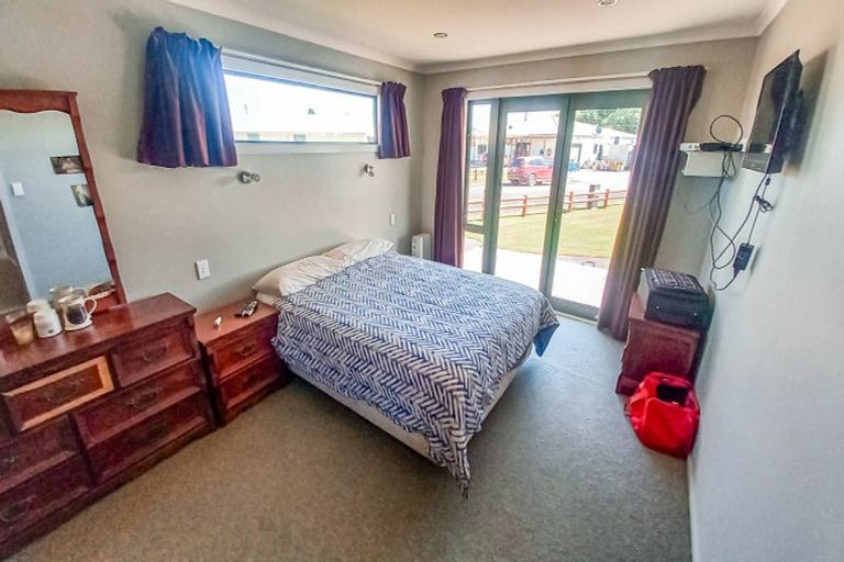 Photo of property in 5 Mcfeely Street, Tuatapere, 9620