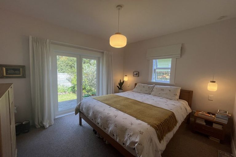 Photo of property in 12 Matipo Street, Eastbourne, Lower Hutt, 5013