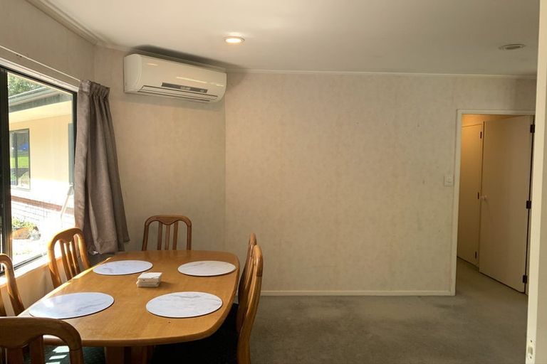 Photo of property in 3 Springdale Grove, Fitzherbert, Palmerston North, 4410