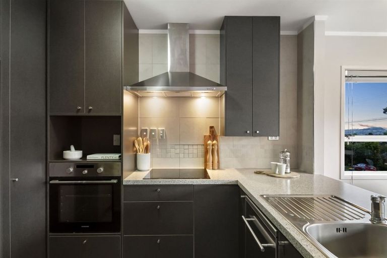 Photo of property in 1/22 Tui Glen Road, Birkenhead, Auckland, 0626