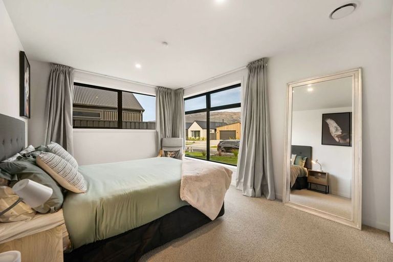 Photo of property in 10 Mason Street, Wanaka, 9305