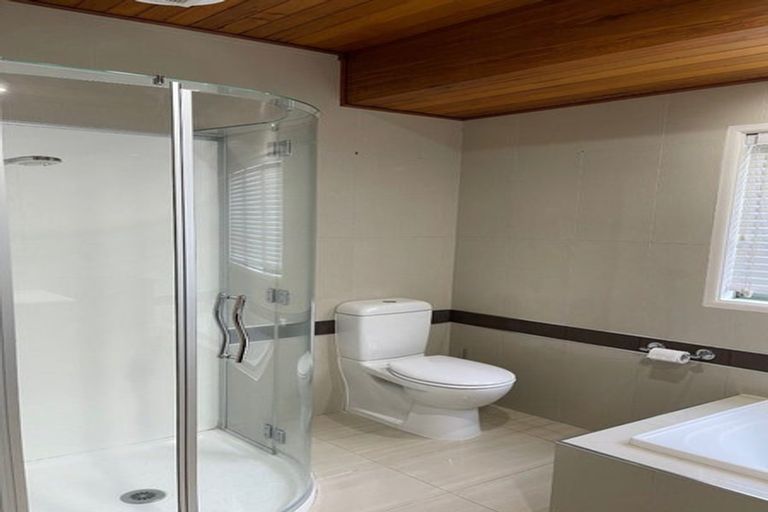 Photo of property in 8 Copperfield Terrace, Mellons Bay, Auckland, 2014