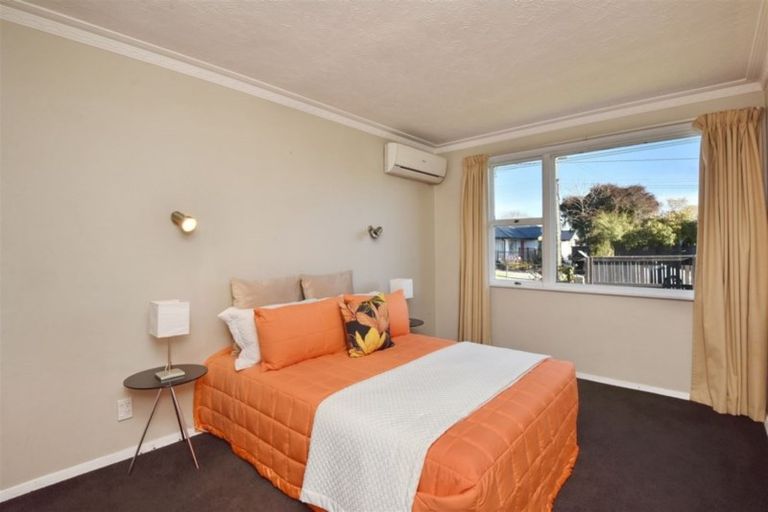 Photo of property in 16 Bateman Avenue, Bryndwr, Christchurch, 8053