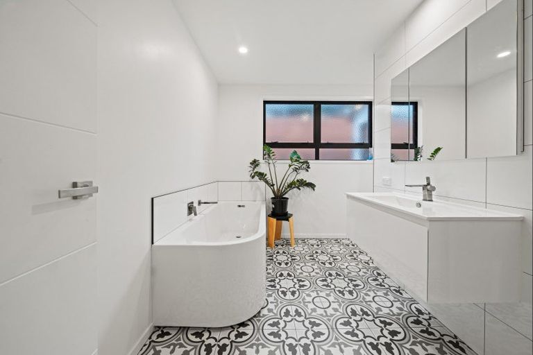 Photo of property in 51 Cyrus Street, Whalers Gate, New Plymouth, 4310