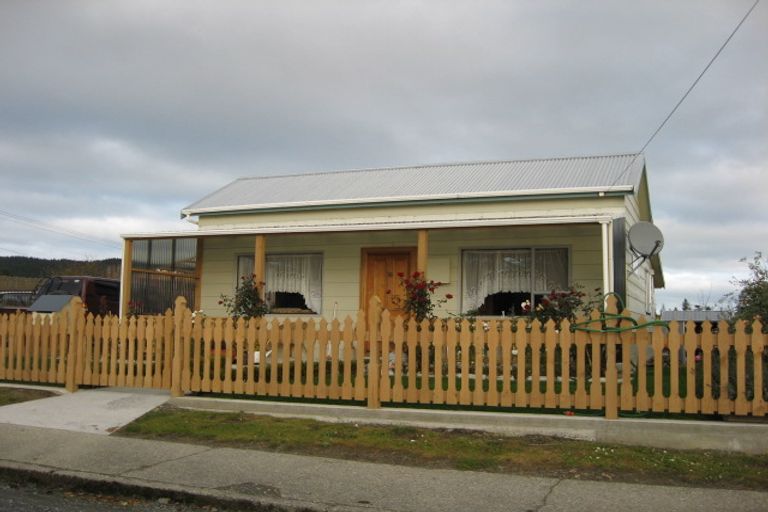 Photo of property in 22 Saint Catherine Street, Kaitangata, 9210