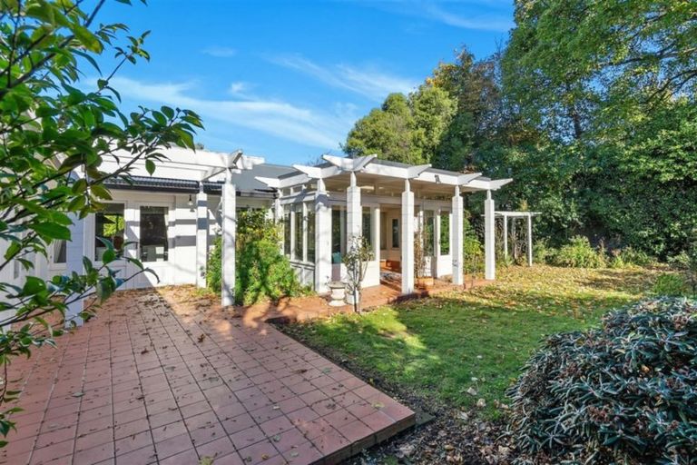 Photo of property in 147 Straven Road, Fendalton, Christchurch, 8014