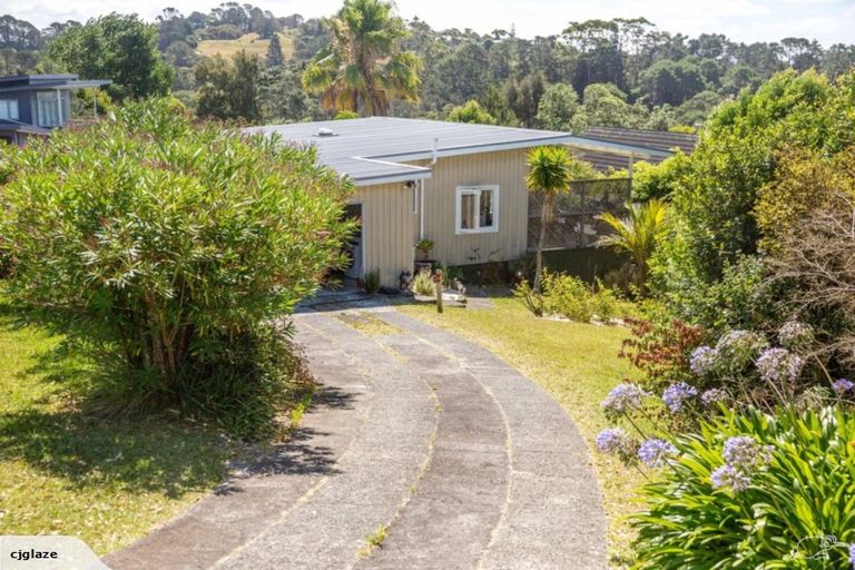 Photo of property in 33 Scott Road, Stanmore Bay, Whangaparaoa, 0932