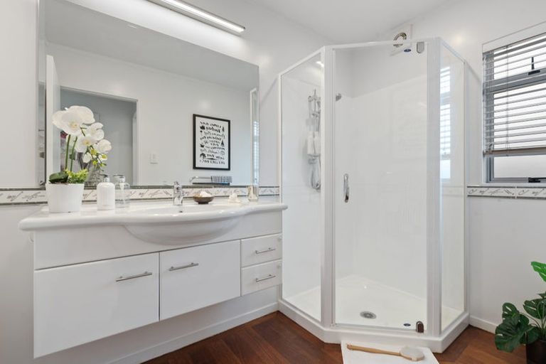 Photo of property in 2/2 Salem Place, Torbay, Auckland, 0630