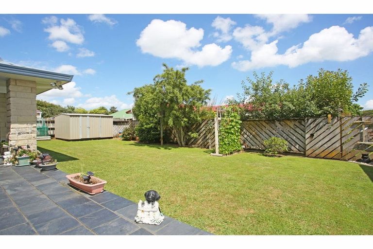 Photo of property in 48 Edgewater Parade, Waiuku, 2123
