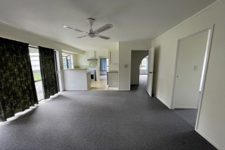 Photo of property in 12 Sumich Place, West Harbour, Auckland, 0618