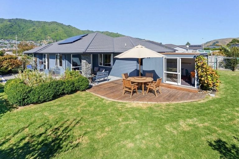 Photo of property in 63 Waipunahau Road, Waikanae, 5036