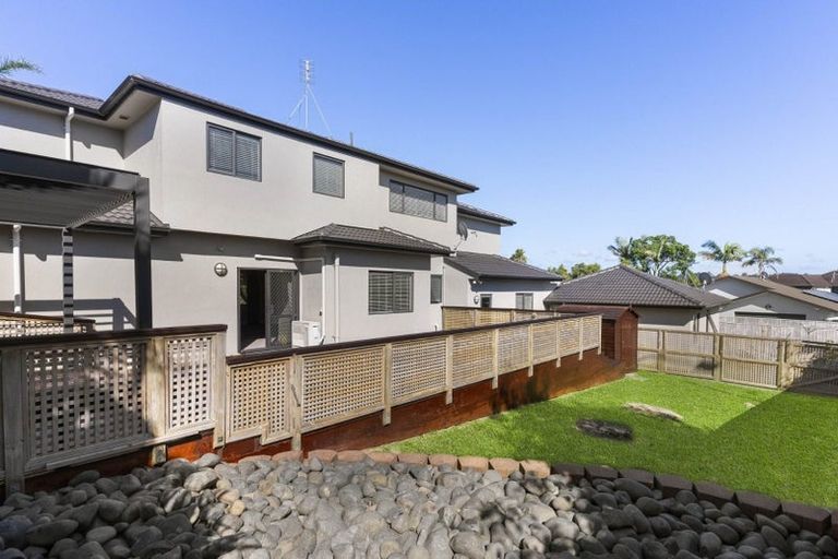 Photo of property in 30 Scarlet Oak Drive, Schnapper Rock, Auckland, 0632
