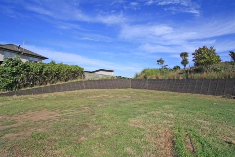 Photo of property in 3a Oakmont Crescent, Waiwhakaiho, New Plymouth, 4312