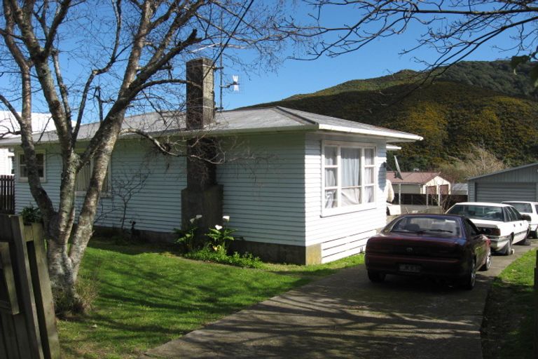 Photo of property in 98 Coast Road, Wainuiomata, Lower Hutt, 5014