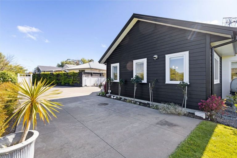 Photo of property in 51 Coutts Way, Fitzherbert, Palmerston North, 4410