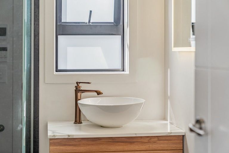 Photo of property in 3 Cirrus Close, Newlands, Wellington, 6037