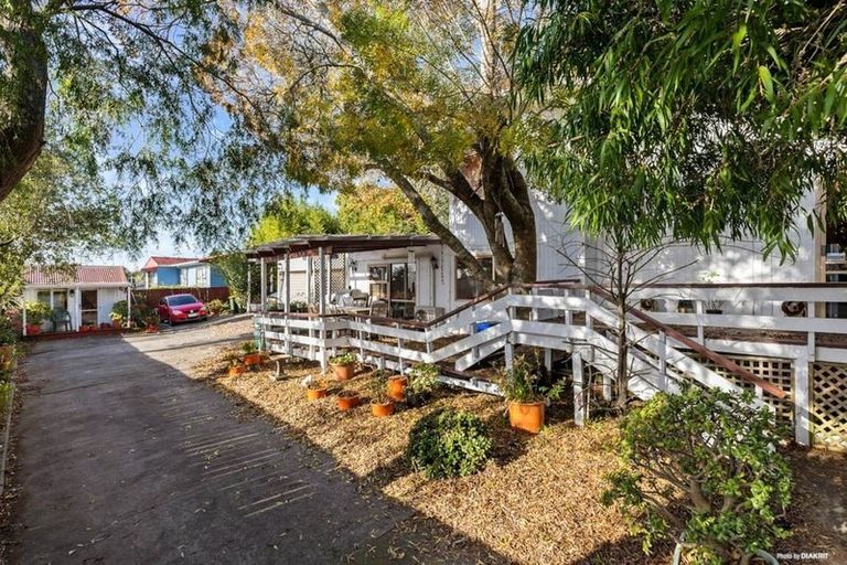 Photo of property in 50 Highland Park Drive, Highland Park, Auckland, 2010