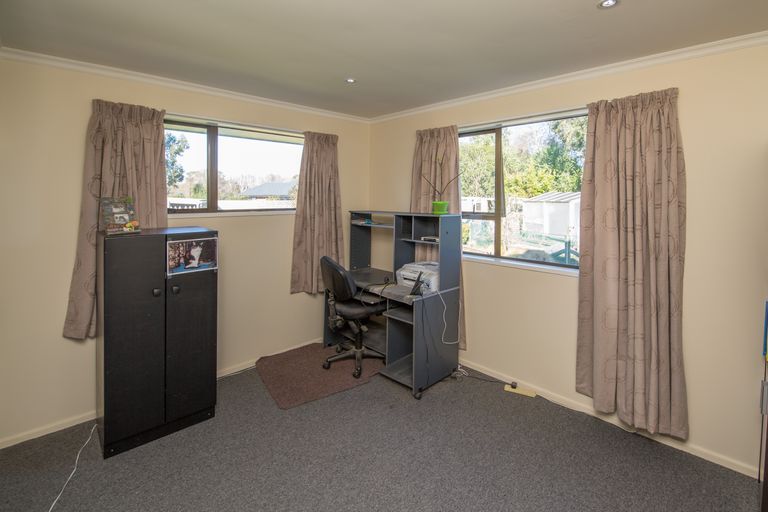 Photo of property in 16 Taiaroa Place, Southbridge, 7602