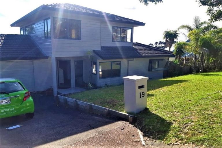 Photo of property in 19 Mandeville Place, Unsworth Heights, Auckland, 0632