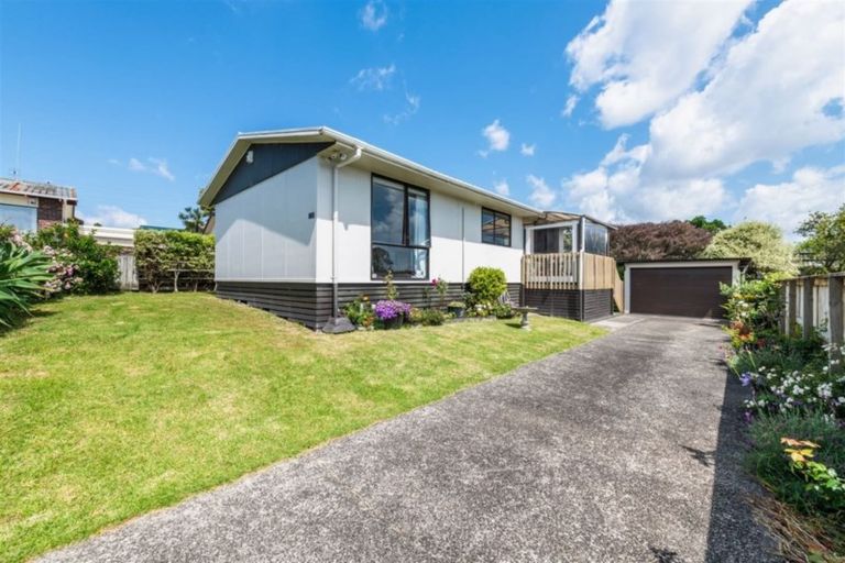 Photo of property in 2/88 Roberts Road, Te Atatu South, Auckland, 0610