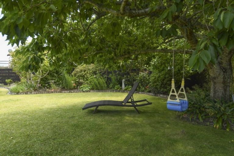 Photo of property in 2 Gellibrand Place, Omokoroa, 3114