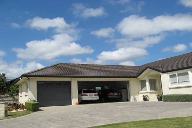 Photo of property in 10 Dan Bryant Place, Pukekohe, 2120
