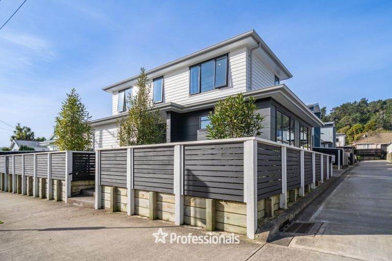 Photo of property in 393 Stokes Valley Road, Stokes Valley, Lower Hutt, 5019